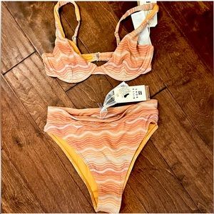 NWT Billabong set